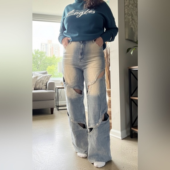 New No Vacancy cool open trim jeans wide leg high rise S, M L - Picture 2 of 4